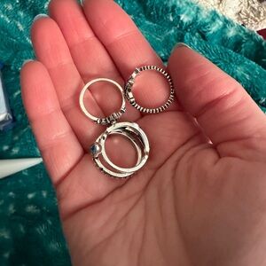 Bundle of 4 size 5 rings - costume jewelry
